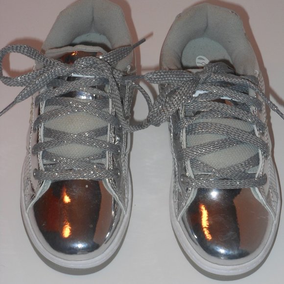 HEELYS SILVER LACE UP SKATE SHOES SIZE 2 - Picture 3 of 5